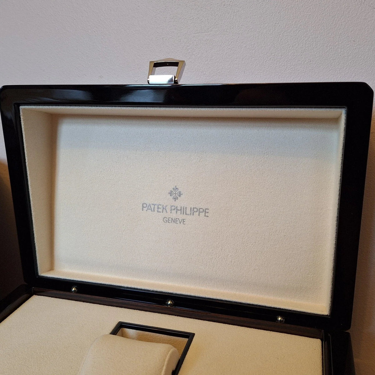 Patek Philippe Watch Box & Pappers